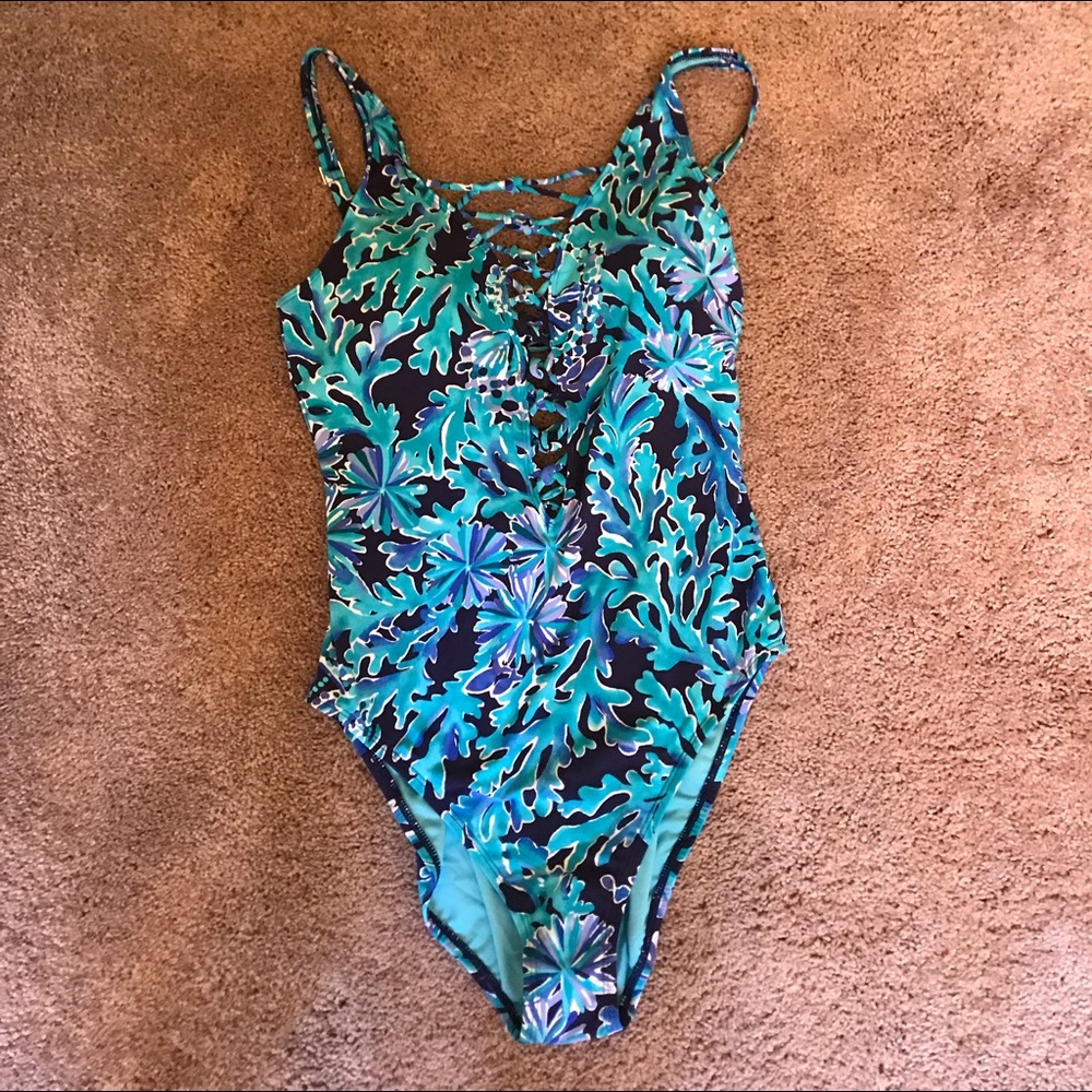 NWT ISLE LATTICE ONE PIECE SIZE 12